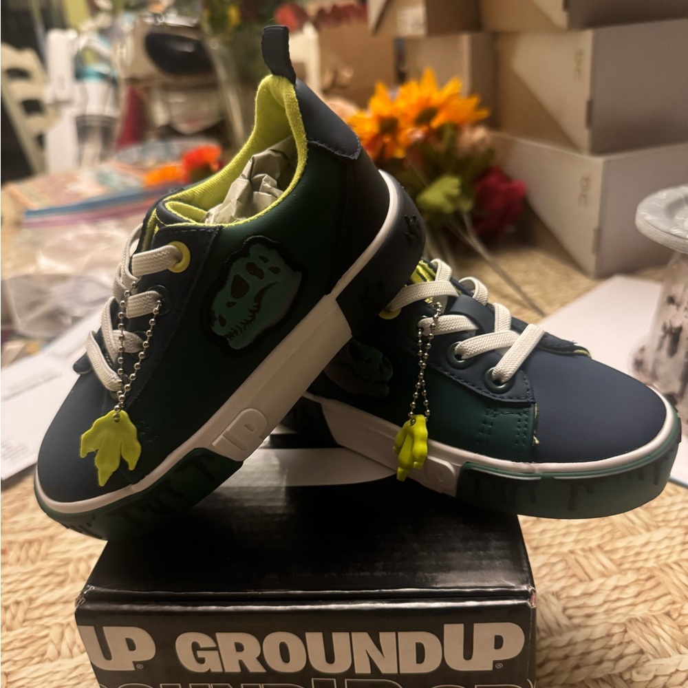 Ground up kids Dinosaur Sneakers 9c new in box …